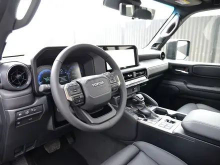 Toyota Land Cruiser Prado Luxe+ 2025 года за 48 390 000 тг. в Шымкент – фото 12