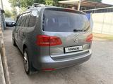 Volkswagen Touran 2010 года за 4 700 000 тг. в Алматы – фото 3