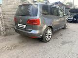 Volkswagen Touran 2010 года за 4 700 000 тг. в Алматы – фото 2