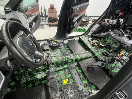 BMW X7 2024 года за 72 550 000 тг. в Алматы – фото 38