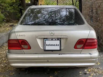 Mercedes-Benz E 240 1997 года за 1 550 000 тг. в Алматы – фото 3