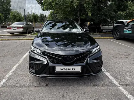Toyota Camry 2022 года за 15 000 000 тг. в Алматы