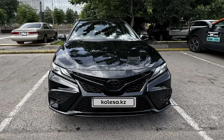 Toyota Camry 2022 года за 15 000 000 тг. в Алматы