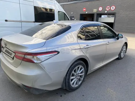 Toyota Camry 2021 года за 15 300 000 тг. в Астана – фото 3