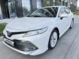 Toyota Camry 2019 года за 15 500 000 тг. в Атырау – фото 2