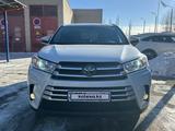 Toyota Highlander 2018 года за 17 000 000 тг. в Актобе