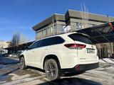 Toyota Highlander 2018 года за 17 000 000 тг. в Актобе – фото 3