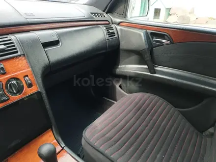 Mercedes-Benz E 230 1996 года за 2 650 000 тг. в Астана – фото 14