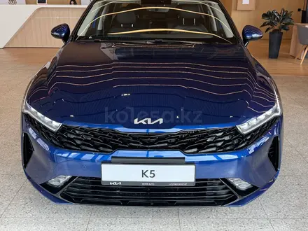 Kia K5 Luxe 2026 года за 14 290 000 тг. в Кокшетау – фото 2