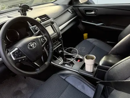 Toyota Camry 2015 года за 5 300 000 тг. в Актобе – фото 8
