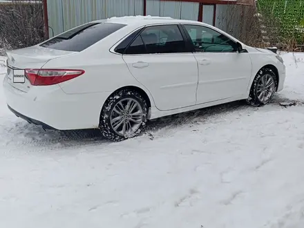 Toyota Camry 2015 года за 5 300 000 тг. в Актобе – фото 2
