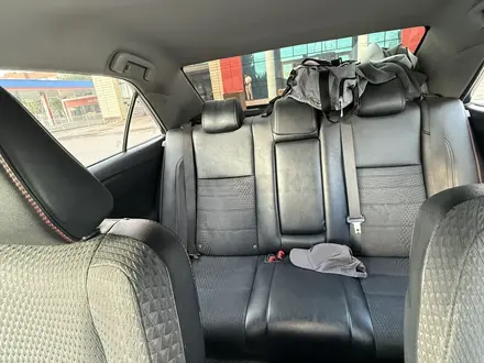 Toyota Camry 2015 года за 5 300 000 тг. в Актобе – фото 4