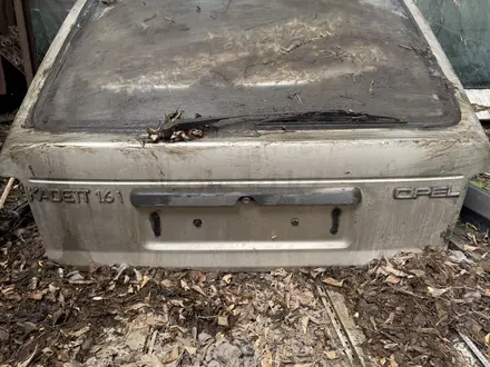 Крышка багажника Opel Kadett за 25 000 тг. в Алматы