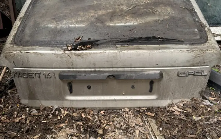 Крышка багажника Opel Kadettүшін25 000 тг. в Алматы