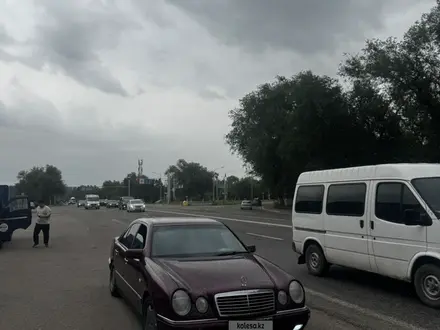 Mercedes-Benz E 230 1996 года за 2 500 000 тг. в Алматы
