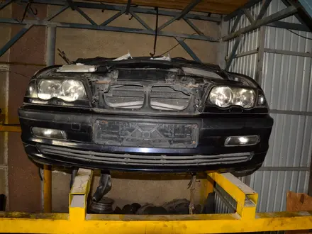 Бампер передний BMW E-46 за 70 000 тг. в Тараз