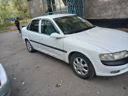 Opel Vectra 1996 года за 800 000 тг. в Караганда – фото 2