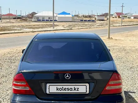 Mercedes-Benz C 200 2001 года за 1 800 000 тг. в Актау – фото 3