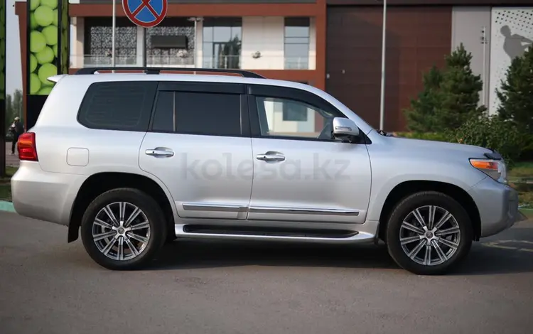 Toyota Land Cruiser 2015 годаүшін26 500 000 тг. в Астана