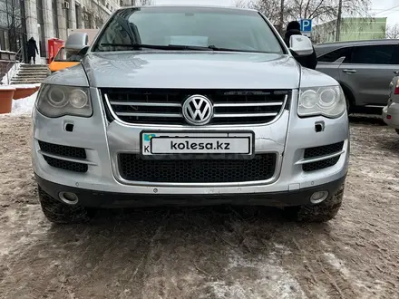 Volkswagen Touareg 2008 года за 5 200 000 тг. в Астана – фото 9