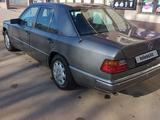 Mercedes-Benz E 220 1993 года за 2 500 000 тг. в Каскелен – фото 3