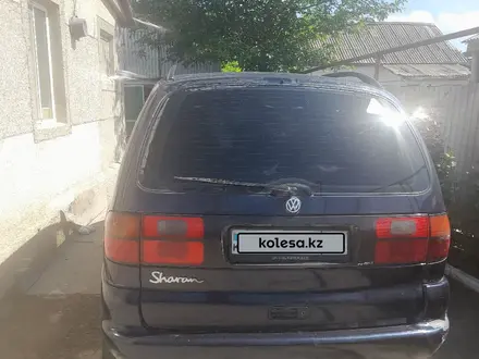 Volkswagen Sharan 1999 года за 1 600 000 тг. в Сарыкемер – фото 2