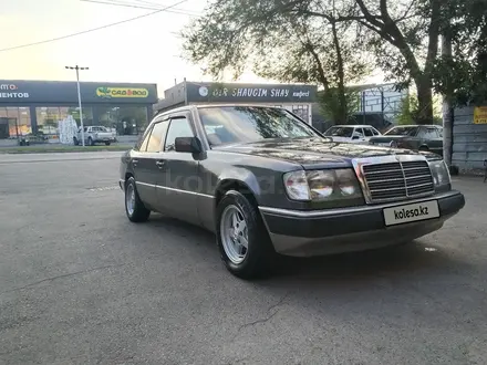 Mercedes-Benz E 230 1991 года за 2 300 000 тг. в Есик – фото 4