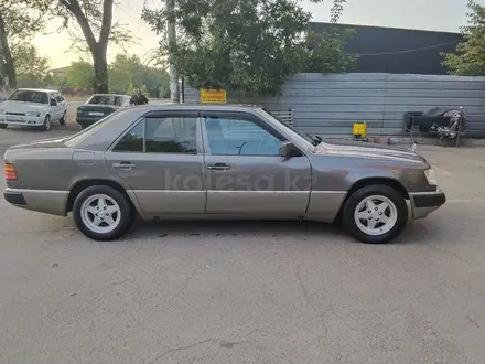 Mercedes-Benz E 230 1991 года за 2 300 000 тг. в Есик – фото 5