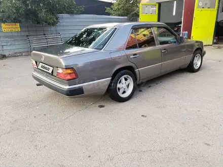 Mercedes-Benz E 230 1991 года за 2 300 000 тг. в Есик – фото 8