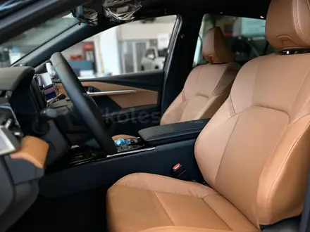 Toyota Camry Luxe 2025 года за 23 690 000 тг. в Алматы – фото 15