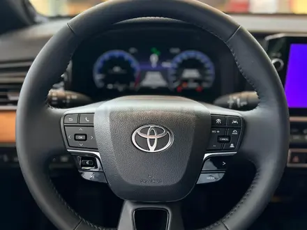 Toyota Camry Luxe 2025 года за 23 690 000 тг. в Алматы – фото 18