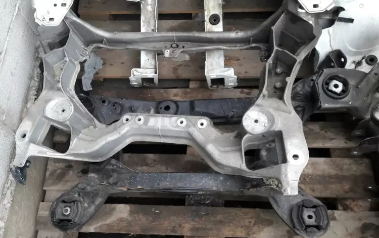 Балка передняя Mercedes С240 w203 за 20 000 тг. в Алматы