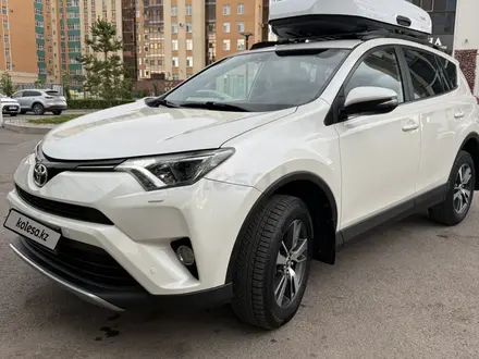 Toyota RAV4 2016 года за 10 500 000 тг. в Караганда