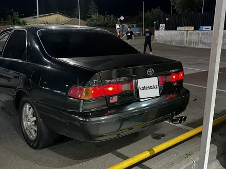 Toyota Camry 1998 года за 2 700 000 тг. в Алматы – фото 3