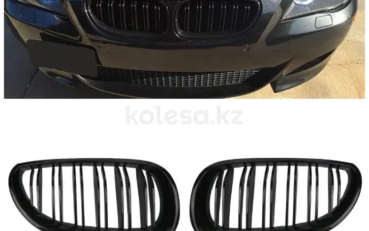 Решетки (ноздри) BMW E60 за 18 000 тг. в Алматы