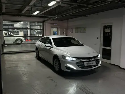 Chevrolet Malibu 2018 года за 8 800 000 тг. в Астана – фото 2