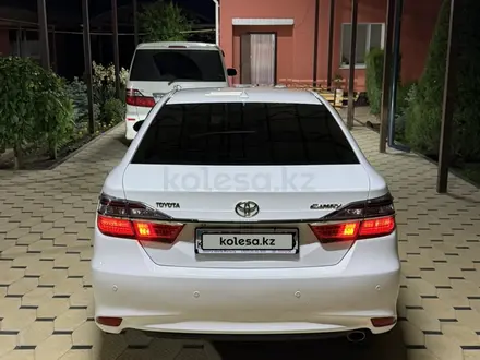 Toyota Camry 2015 года за 10 900 000 тг. в Шымкент – фото 4