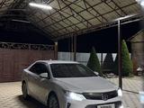Toyota Camry 2015 года за 10 900 000 тг. в Шымкент – фото 2