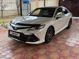 Toyota Camry 2023 года за 18 500 000 тг. в Алматы – фото 3