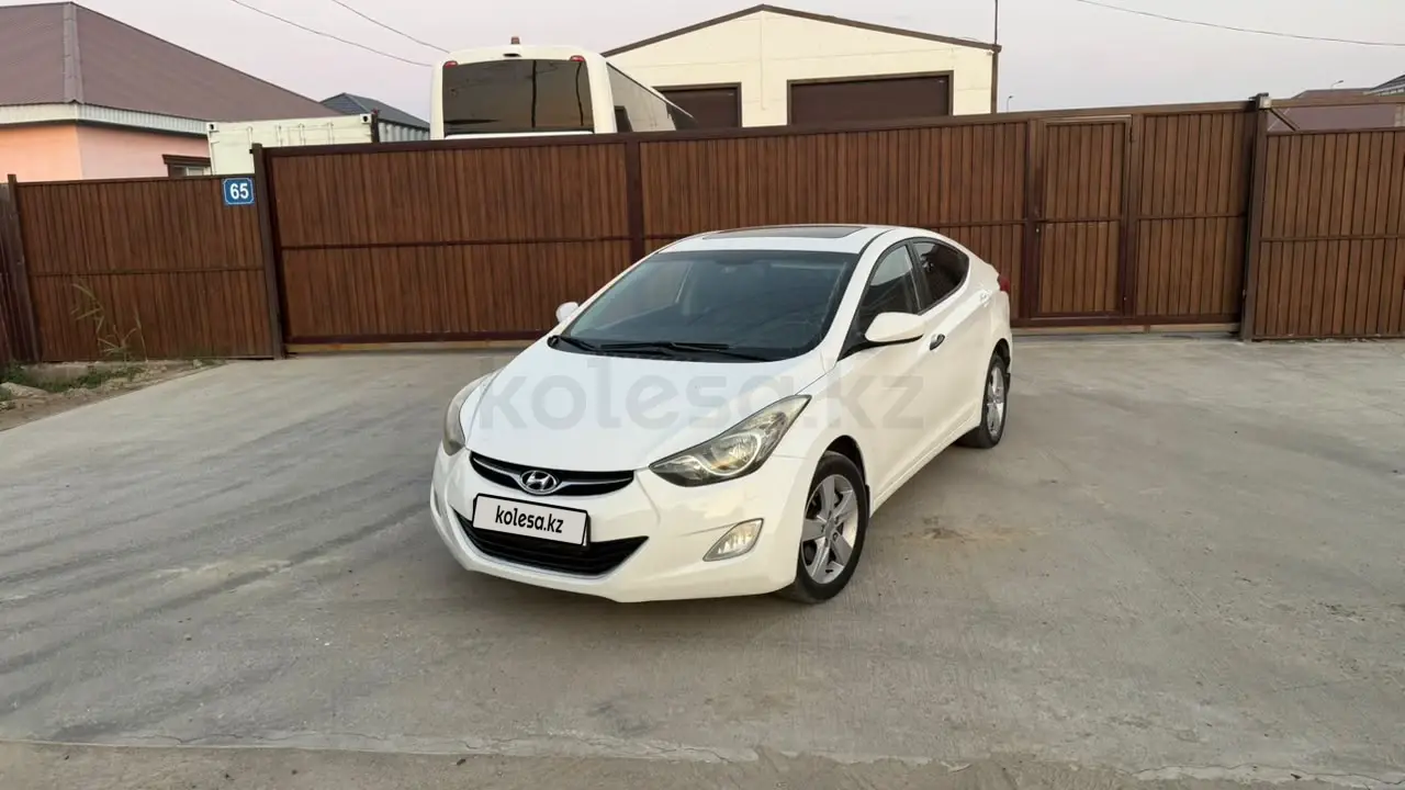 Hyundai Elantra, 2011