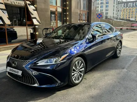 Lexus ES 350 2020 года за 25 000 000 тг. в Астана