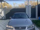 Toyota Camry 1998 годаүшін2 950 000 тг. в Алматы – фото 2