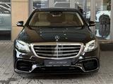 Mercedes-Benz S 560 4MATIC 2017 годаfor27 000 000 тг. в Алматы – фото 2