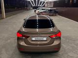 Hyundai Elantra 2014 годаfor6 250 000 тг. в Атырау – фото 2