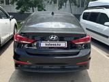 Hyundai Elantra 2017 года за 5 000 000 тг. в Уральск – фото 3