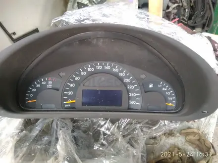 Щиток приборов Мерседес с220, w 203 2.2л дизель за 30 000 тг. в Алматы