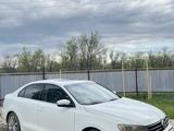Volkswagen Jetta 2014 года за 3 800 000 тг. в Уральск – фото 2