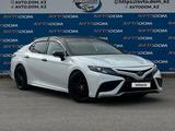 Toyota Camry 2022 года за 15 500 000 тг. в Актау