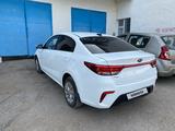 Kia Rio 2018 года за 7 199 999 тг. в Актобе – фото 4