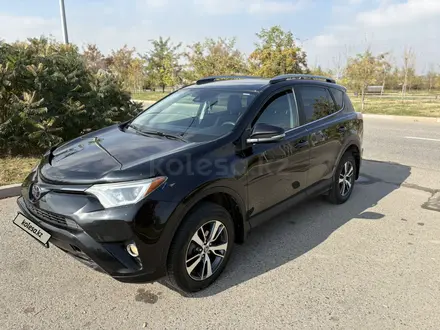 Toyota RAV4 2018 года за 11 400 000 тг. в Алматы